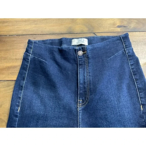 We The Free Twenty Nine Women's Size 29 Dark Wash Denim Jeans Raw Hem - Picture 3 of 9